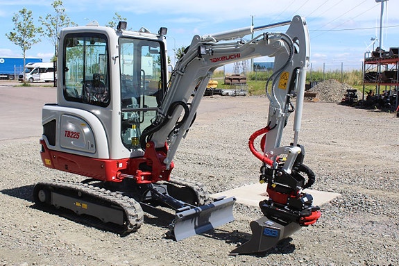 Ny Takeuchi TB225 Rototilt med grip Planeringskopa 4 of 6
