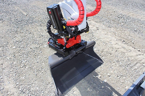 Ny Takeuchi TB225 Rototilt med grip Planeringskopa 6 of 6