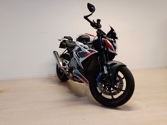 BMW M1000R 2 of 5