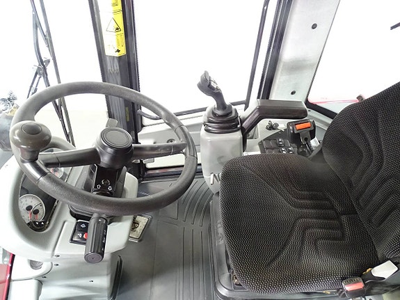 Yanmar V80-5 / 36km/t / Lastdemp / Centralsmörj 5 of 6