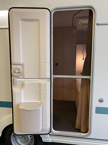 Adria Aviva 422 PY /B-körkort/1300kg/Resevagn/Golvvärme/1495kr/mån 7 of 17