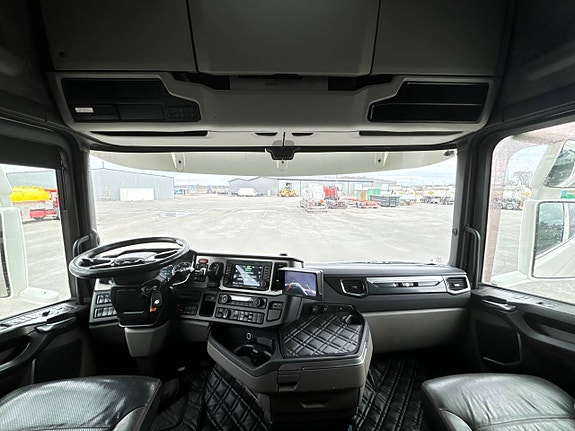 Scania S 580 Dragbil med Langendorf Trailer med Ramper 11 of 12