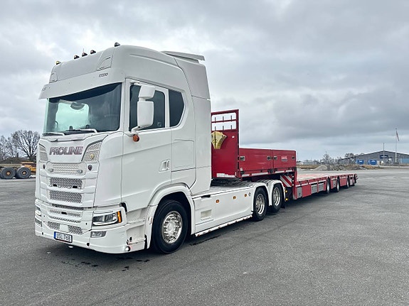 Scania S 580 Dragbil med Langendorf Trailer med Ramper