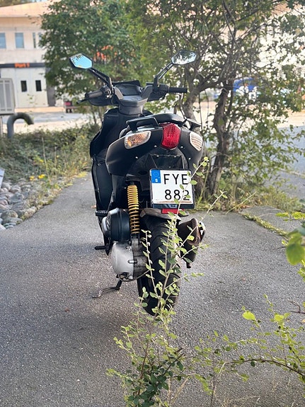 Aprilia SR50 R 3 of 4