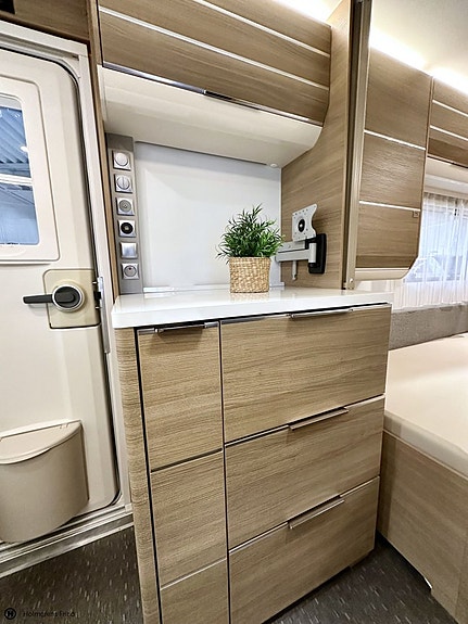 Adria Adora 572 UT 11 of 16