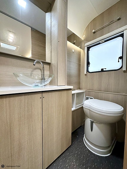 Adria Adora 572 UT 13 of 16