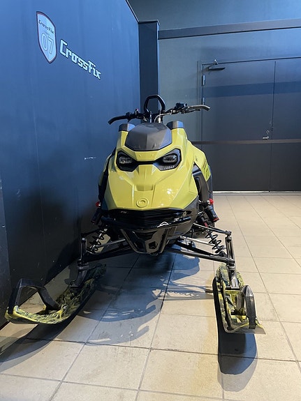 Ski-Doo Freeride Standard 850 E-TEC 146 SHOT *Demo* 2 of 3