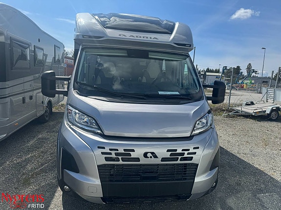 Adria Coral SUPREME 670 DC - Fiat MultiJet3 180HP (131 kW) HD 44H 2 of 18