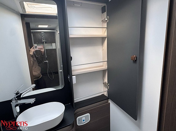 Adria Coral SUPREME 670 DC - Fiat MultiJet3 180HP (131 kW) HD 44H 17 of 18