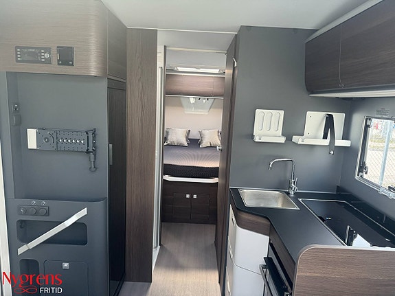 Adria Coral SUPREME 670 DC - Fiat MultiJet3 180HP (131 kW) HD 44H 8 of 18