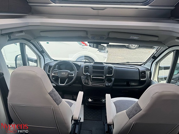 Adria Coral SUPREME 670 DC - Fiat MultiJet3 180HP (131 kW) HD 44H 4 of 18