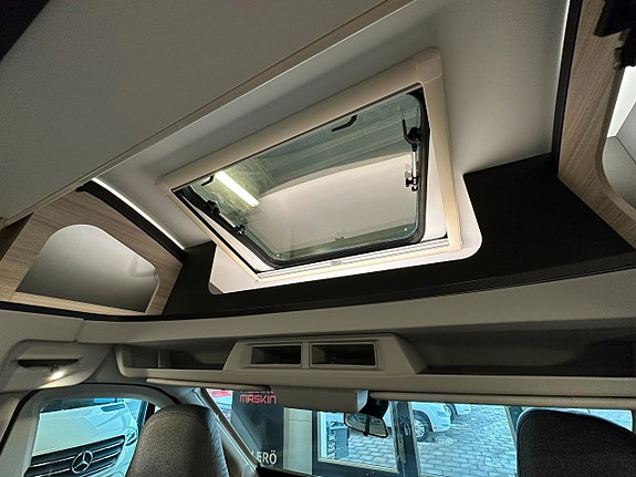 Sun Living S 75 SL B-körkort / 5 bältade platser / Automat 165hk / Taksäng 11 of 22