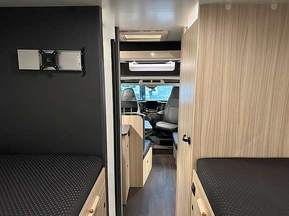 Sun Living S 75 SL B-körkort / 5 bältade platser / Automat 165hk / Taksäng 20 of 22