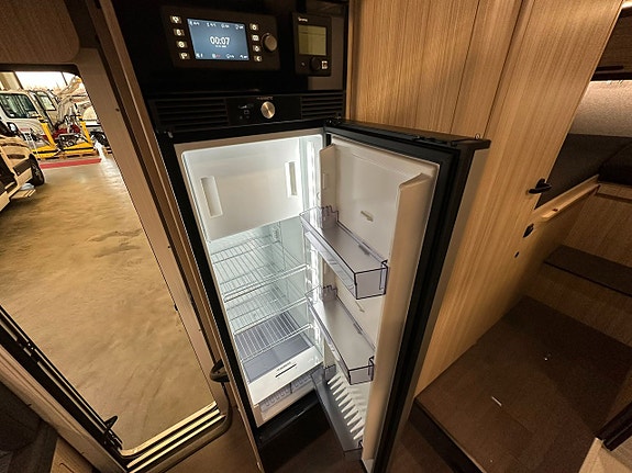 Sun Living S 75 SL B-körkort / 5 bältade platser / Automat 165hk / Taksäng 14 of 22
