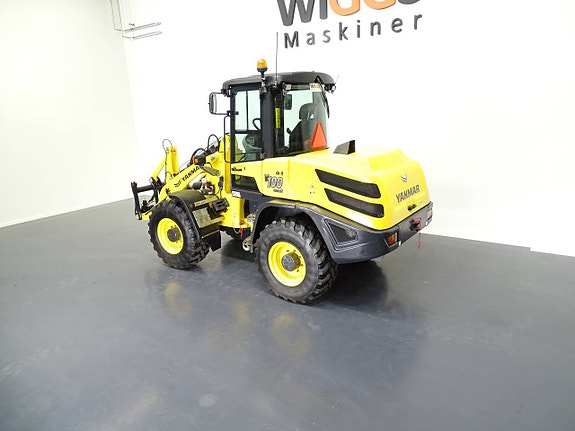 Yanmar V100-5 / 36km/h / Centralsmörj / Lastarmsfjädring 4 of 6