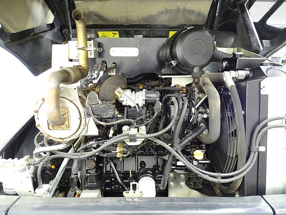 Yanmar V100-5 / 36km/h / Centralsmörj / Lastarmsfjädring 6 of 6