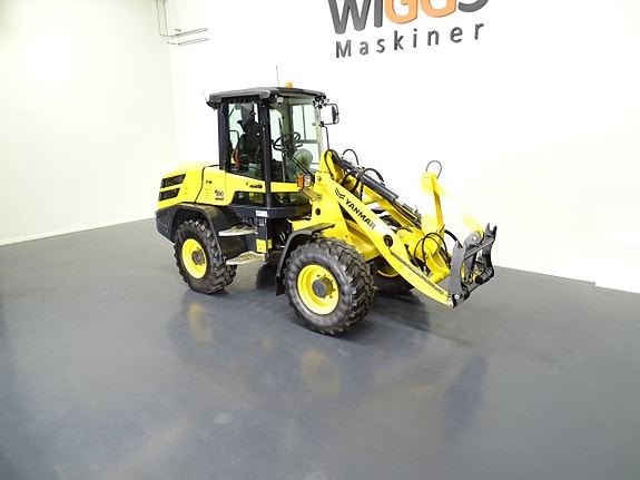 Yanmar V100-5 / 36km/h / Centralsmörj / Lastarmsfjädring 3 of 6