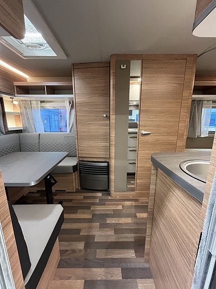 Weinsberg CaraOne EDITION HOT 480 EU Långbäddar 4 of 18