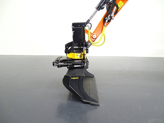 Kubota U27-4 / Engcon EC204 / Grip / S40 Microprop MIG2 6 of 7