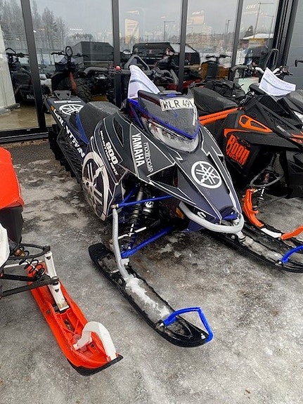 Yamaha MOUNTAIN MAX 800 2 of 6