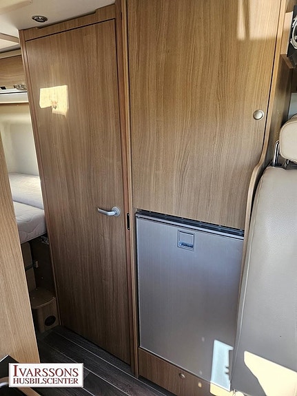 Adria Twin 640 SPX / Dubbelbädd / Dragkrok / 300W Solcell 11 of 20