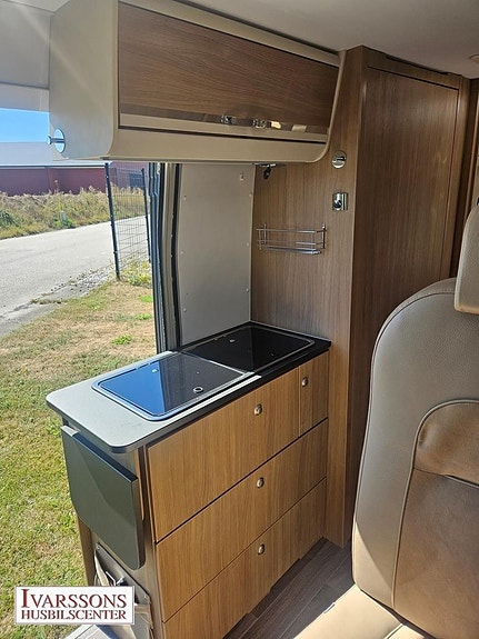 Adria Twin 640 SPX / Dubbelbädd / Dragkrok / 300W Solcell 9 of 20