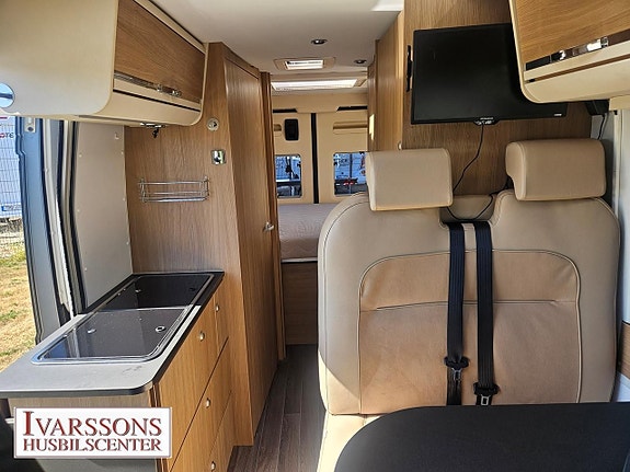 Adria Twin 640 SPX / Dubbelbädd / Dragkrok / 300W Solcell 7 of 20