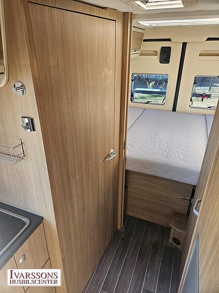 Adria Twin 640 SPX / Dubbelbädd / Dragkrok / 300W Solcell 13 of 20