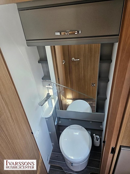 Adria Twin 640 SPX / Dubbelbädd / Dragkrok / 300W Solcell 17 of 20
