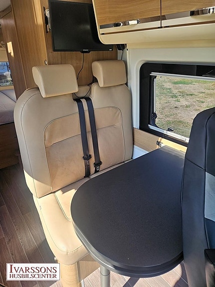 Adria Twin 640 SPX / Dubbelbädd / Dragkrok / 300W Solcell 8 of 20