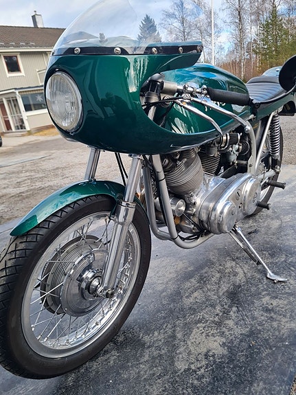 -- Norvin Vincent 1000cc Cafe racer 16 of 23