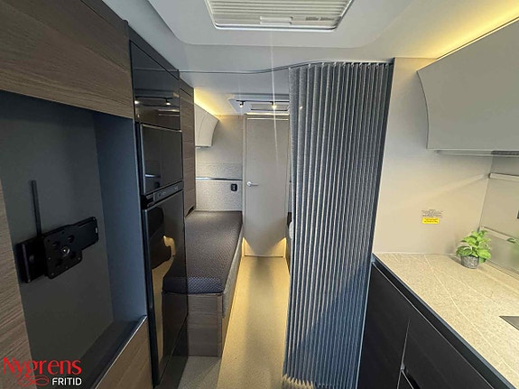 Adria ALPINA 613 UT 12 of 19