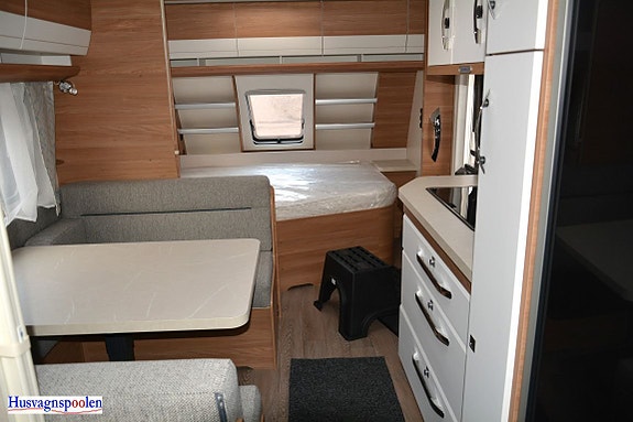 Hobby 545 KMF De Luxe Alde AC Barnkammare 15 of 15