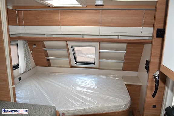 Hobby 545 KMF De Luxe Alde AC Barnkammare 5 of 15