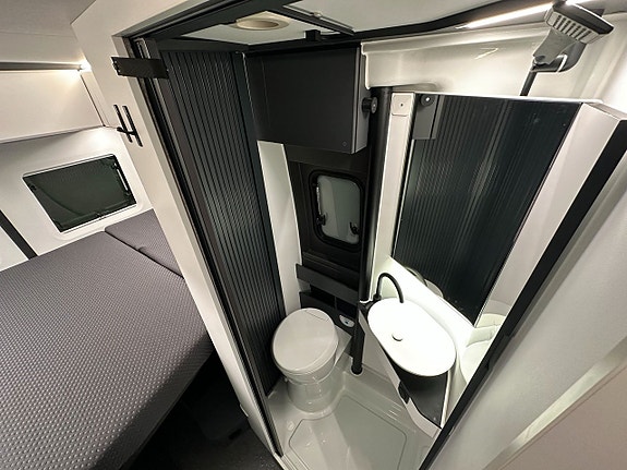 Adria Twin Supreme 600 SPB / Automat / Dieselpanna / Under 6 meter / B-körkort 14 of 20