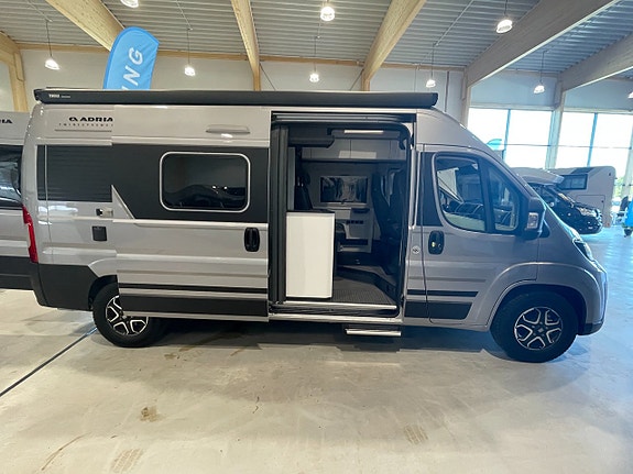 Adria Twin Supreme 600 SPB / Automat / Dieselpanna / Under 6 meter / B-körkort 2 of 20