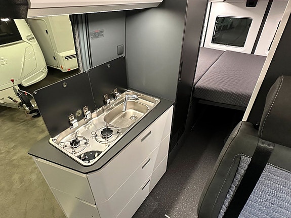 Adria Twin Supreme 600 SPB / Automat / Dieselpanna / Under 6 meter / B-körkort 12 of 20