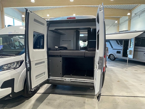 Adria Twin Supreme 600 SPB / Automat / Dieselpanna / Under 6 meter / B-körkort 3 of 20