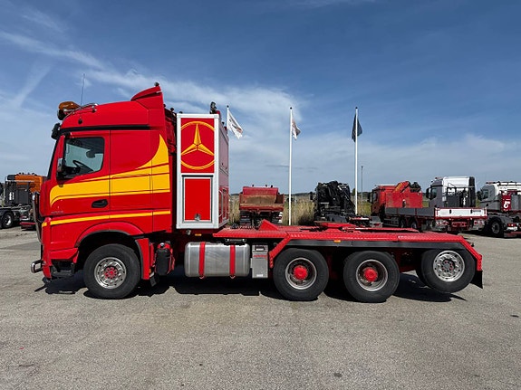 Mercedes Arocs 3258 Tungdragare 2 of 9