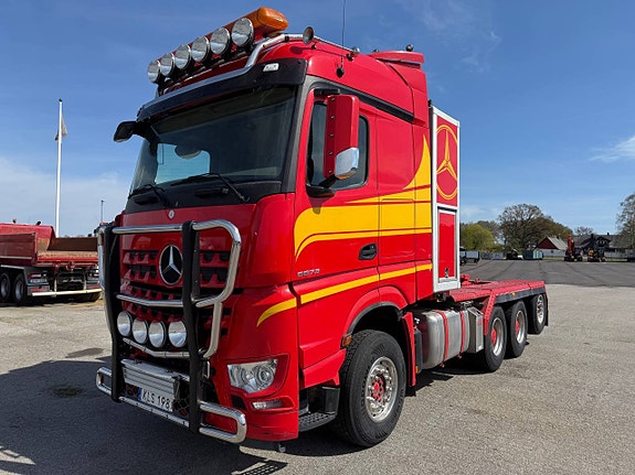 Mercedes Arocs 3258 Tungdragare