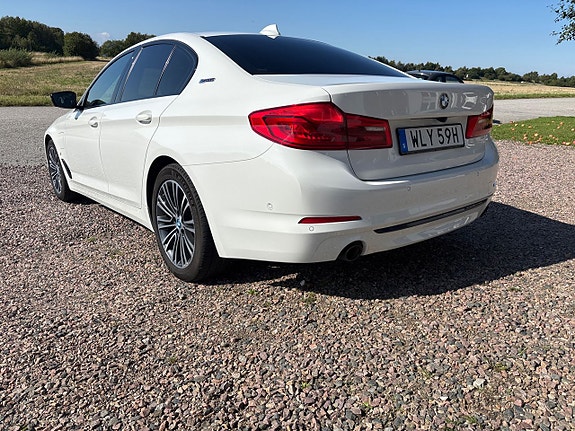 BMW 530e 5 of 7