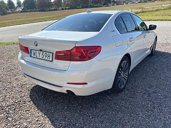 BMW 530e 4 of 7