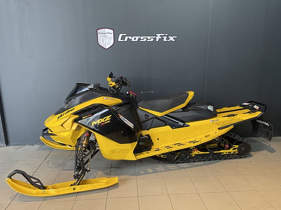 Ski-Doo MXZ X-RS with Competition Pkg 850 E-TEC Turbo R with WIS 137 DSHOT 1