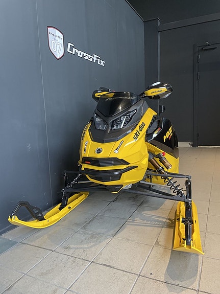 Ski-Doo MXZ X-RS with Competition Pkg 850 E-TEC Turbo R with WIS 137 DSHOT 1 2 of 3