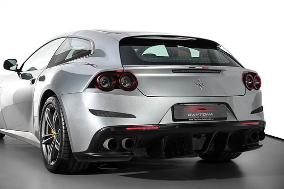 Ferrari Lusso 5 of 5