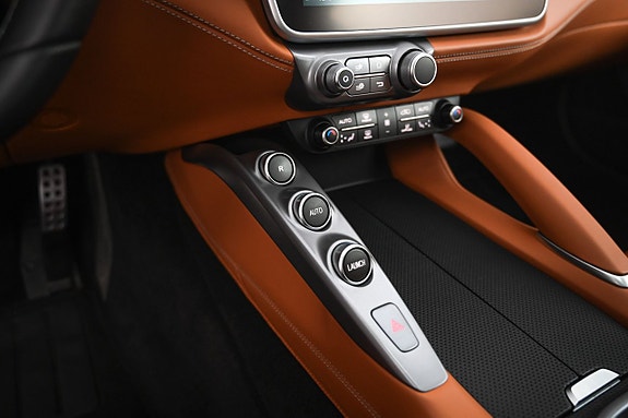 Ferrari Lusso 26 of 27