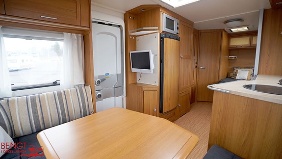 Knaus Royale 560 UF | Dubbelsäng | Förtält 8 of 21