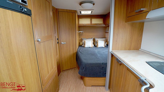 Knaus Royale 560 UF | Dubbelsäng | Förtält 14 of 21