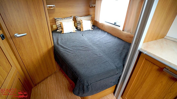 Knaus Royale 560 UF | Dubbelsäng | Förtält 15 of 21