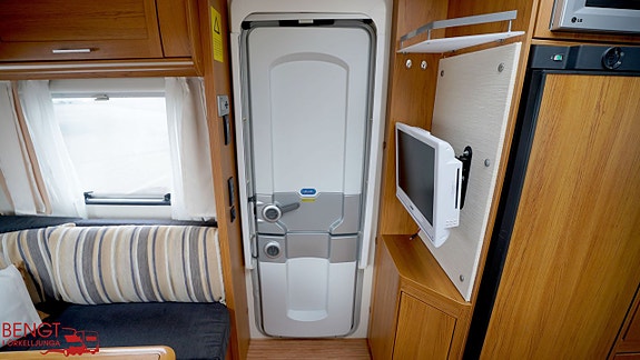 Knaus Royale 560 UF | Dubbelsäng | Förtält 21 of 21